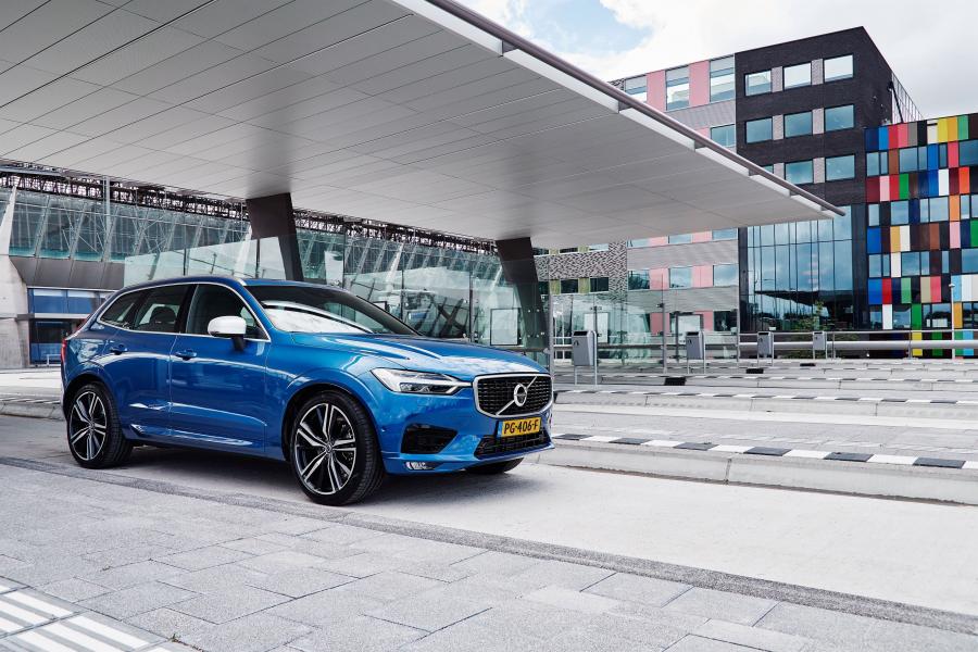  Volvo XC60 T6 R-Design 2017 года  (WW) (фото 15 из 16)